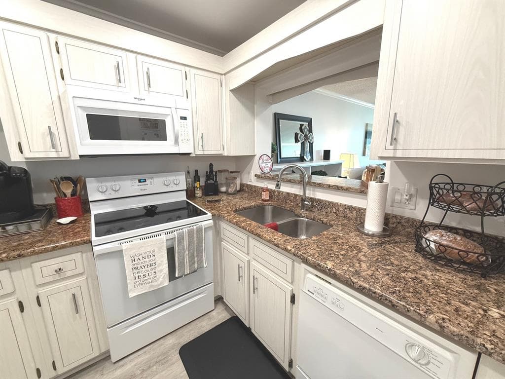 100 BLUFF VIEW DRIVE 317A photo 23