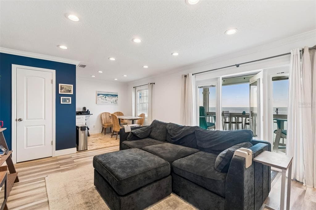 5110 COQUINA KEY DRIVE SE #C 3
