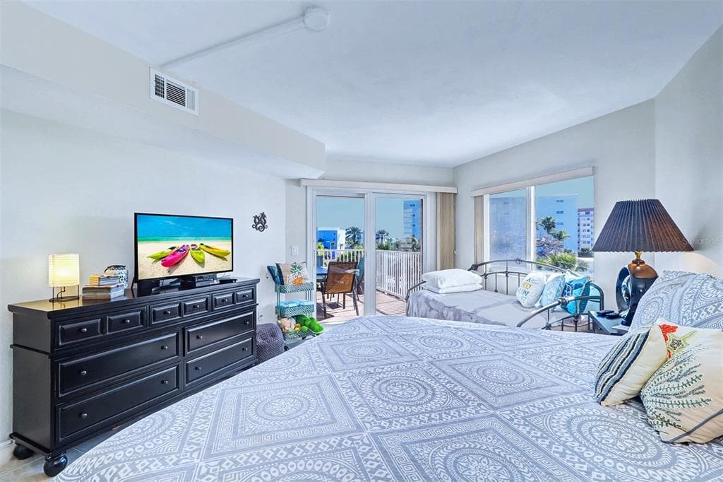 18400 GULF BOULEVARD 1302 photo 23