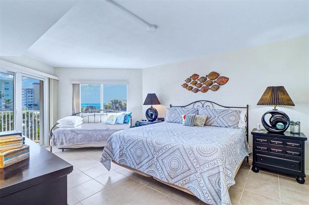 18400 GULF BOULEVARD 1302 photo 22
