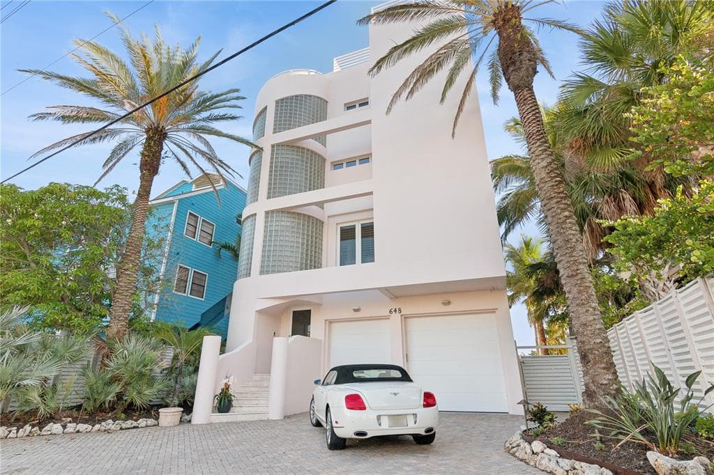648 BEACH ROAD photo 2