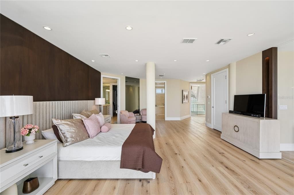 648 BEACH ROAD photo 6