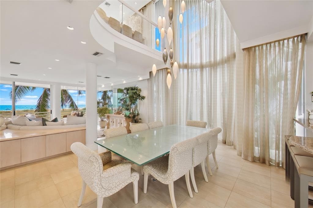 648 BEACH ROAD photo 16