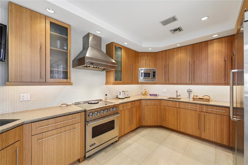 648 BEACH ROAD photo 12
