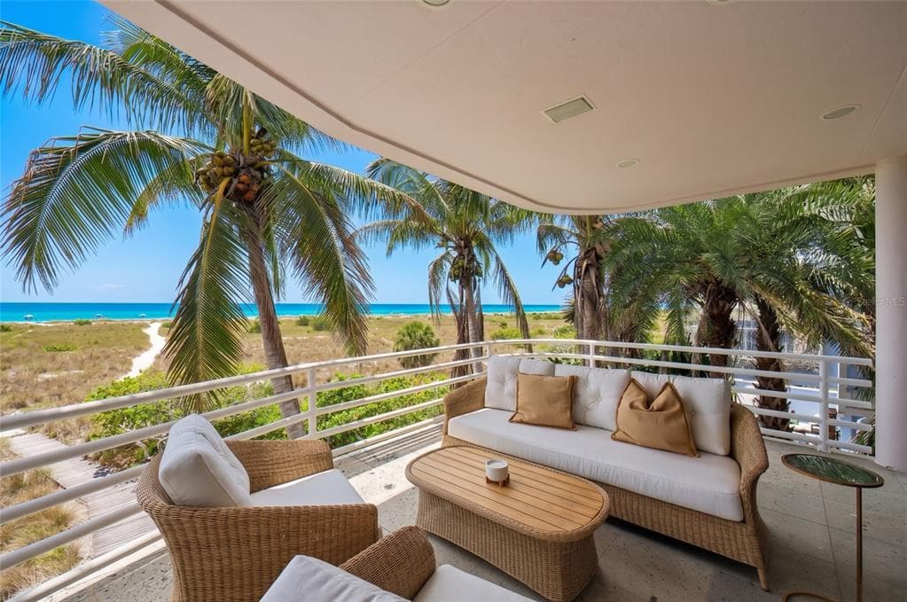 648 BEACH ROAD photo 10