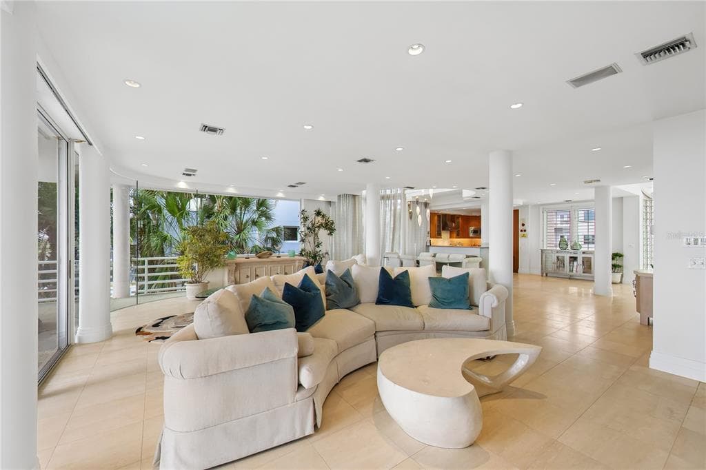 648 BEACH ROAD photo 14