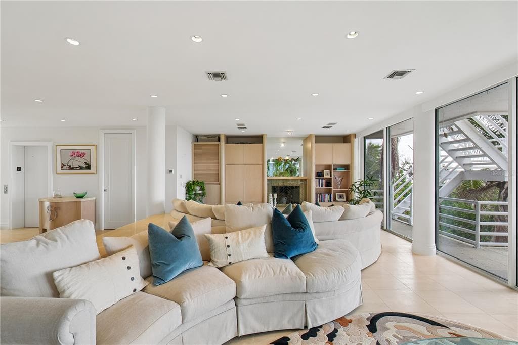 648 BEACH ROAD photo 15
