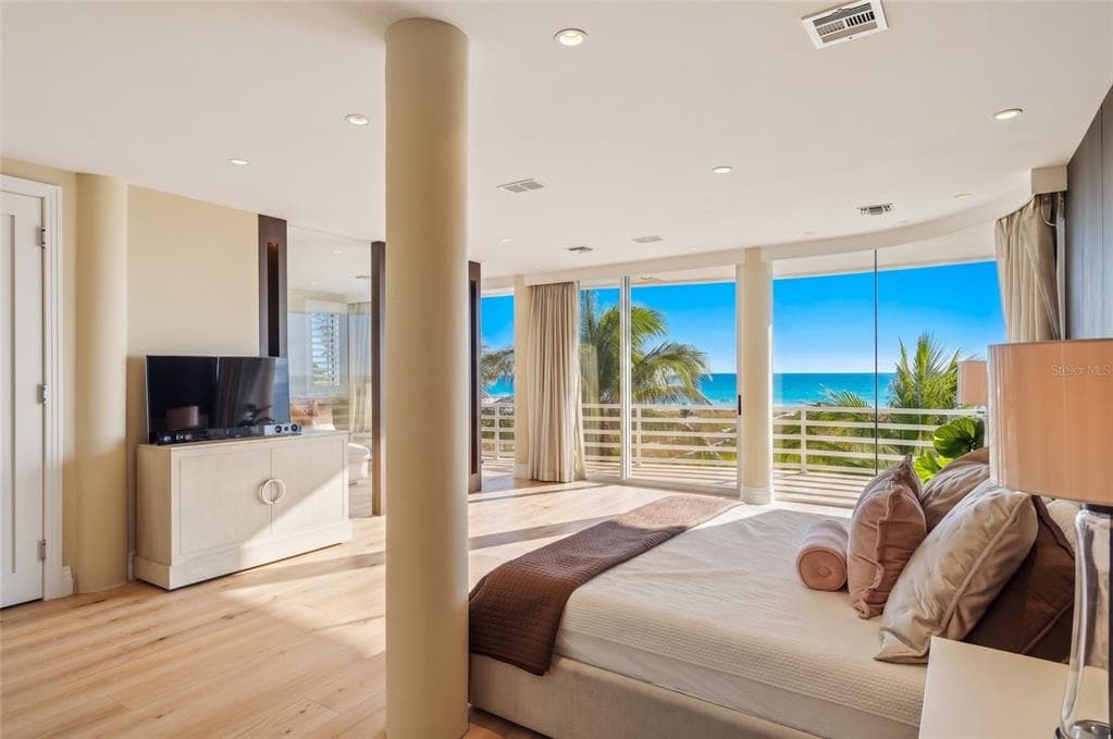 648 BEACH ROAD photo 4