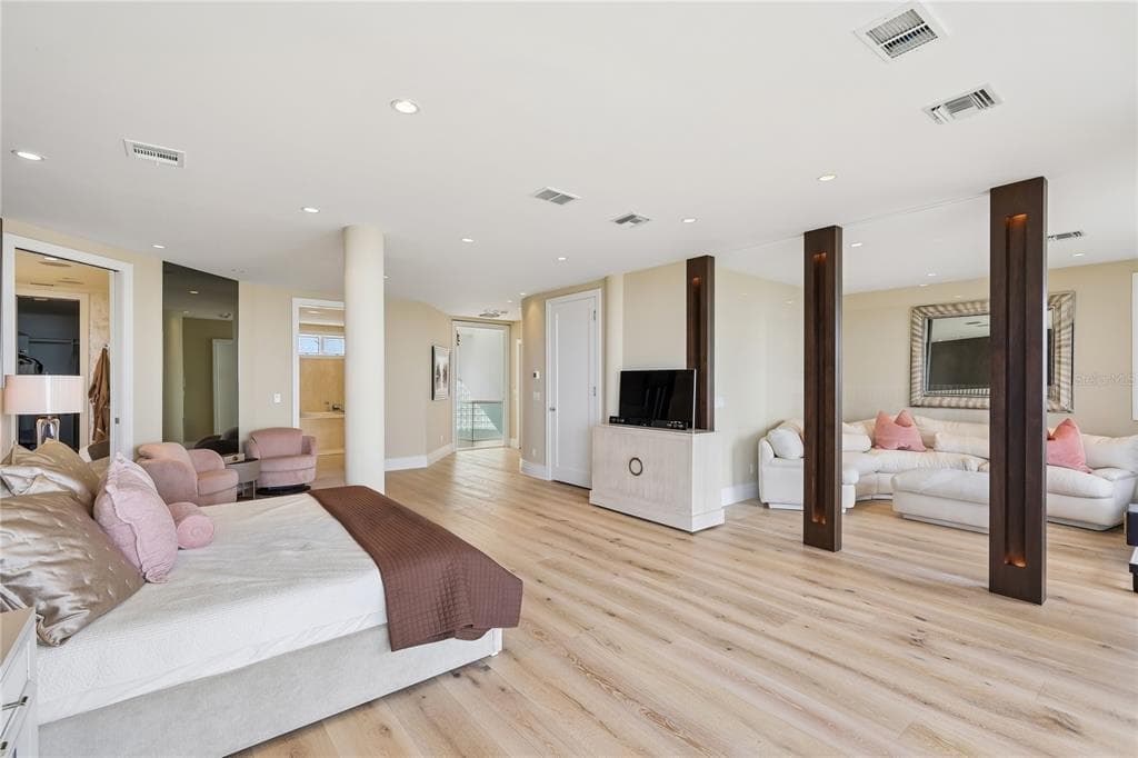 648 BEACH ROAD photo 25