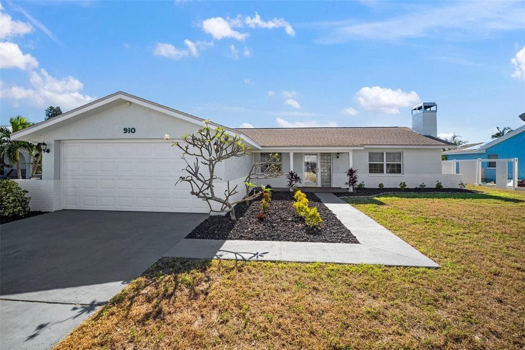910 SPINDLE PALM WAY photo 2