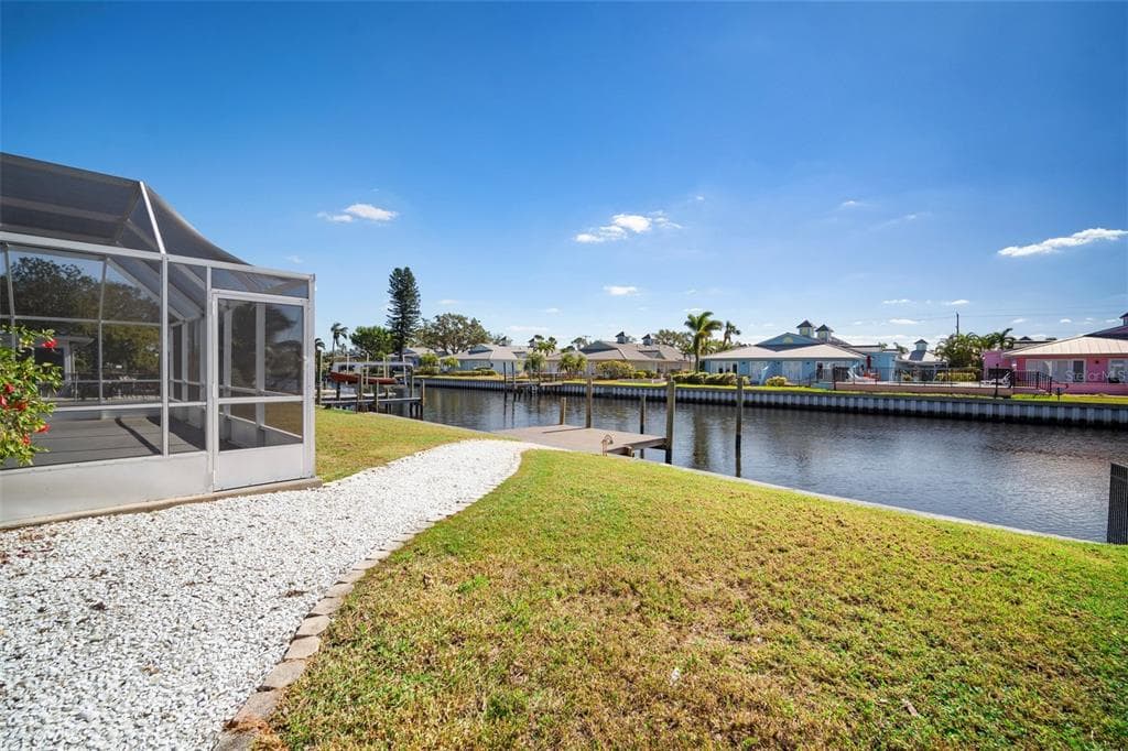910 SPINDLE PALM WAY photo 19