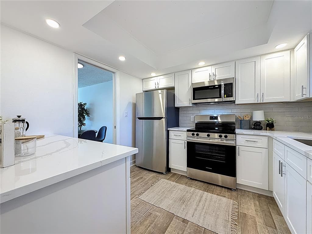 4550 COVE CIRCLE 106 photo 6