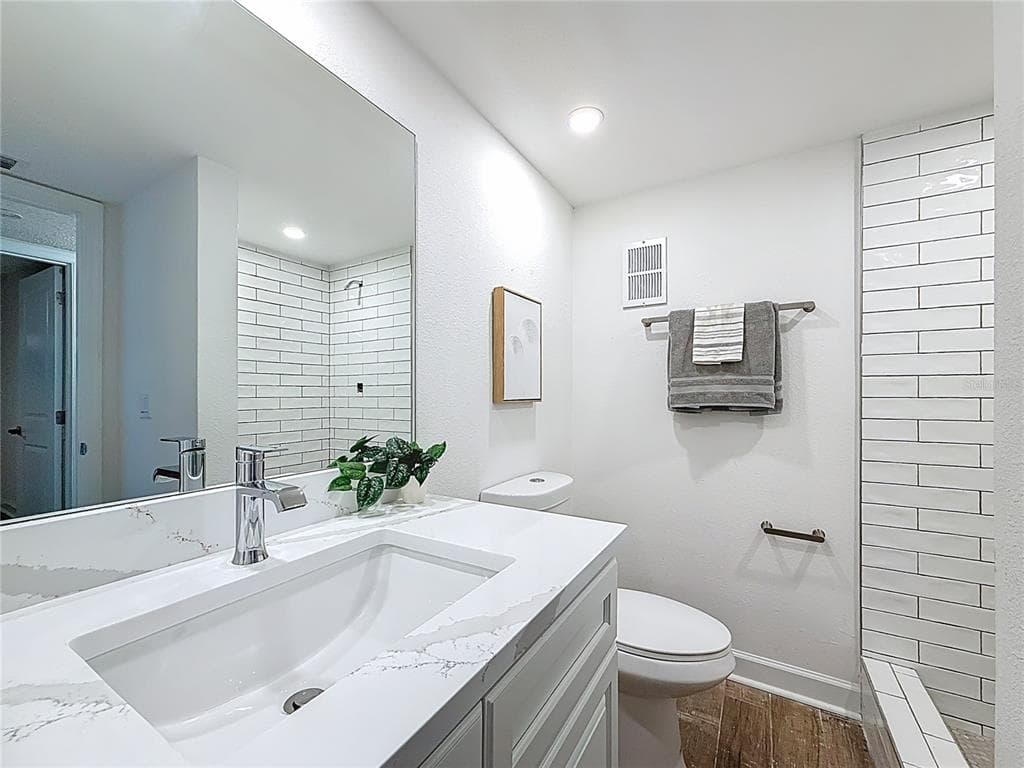 4550 COVE CIRCLE 106 photo 17