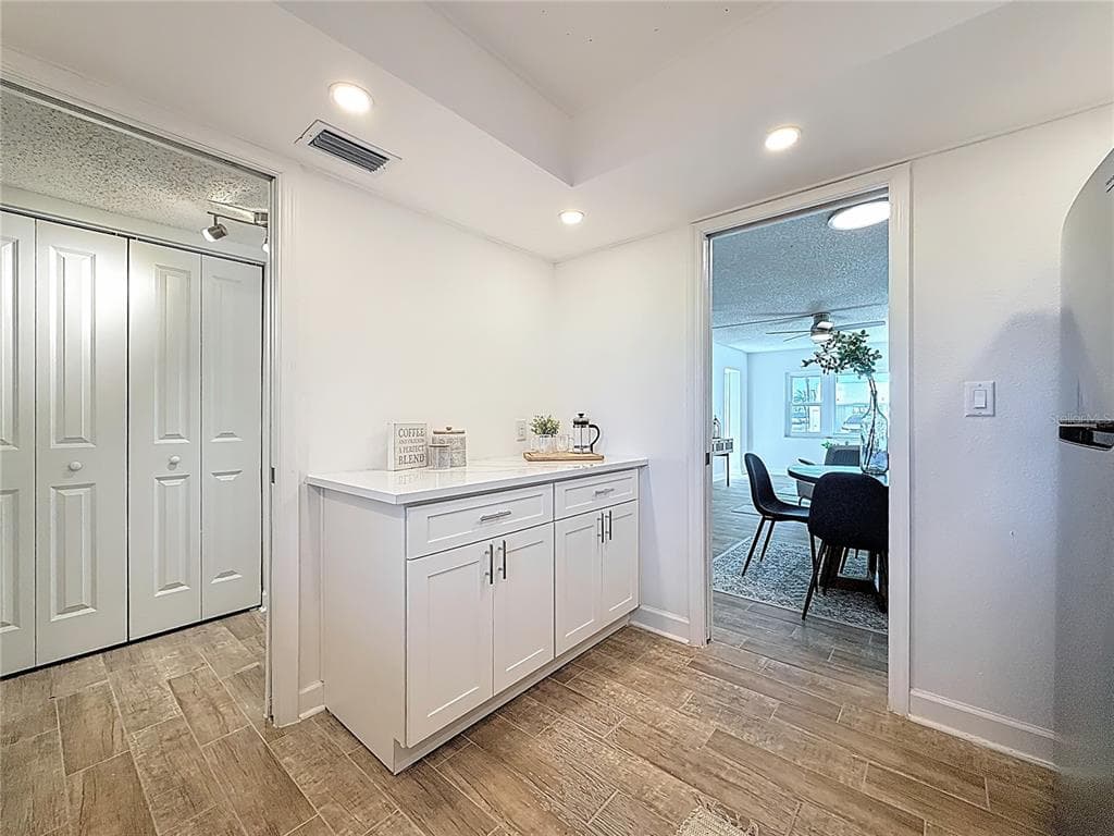 4550 COVE CIRCLE 106 photo 10