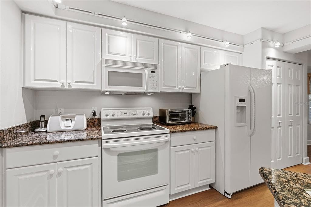 426 BOUCHELLE DRIVE 301 photo 7
