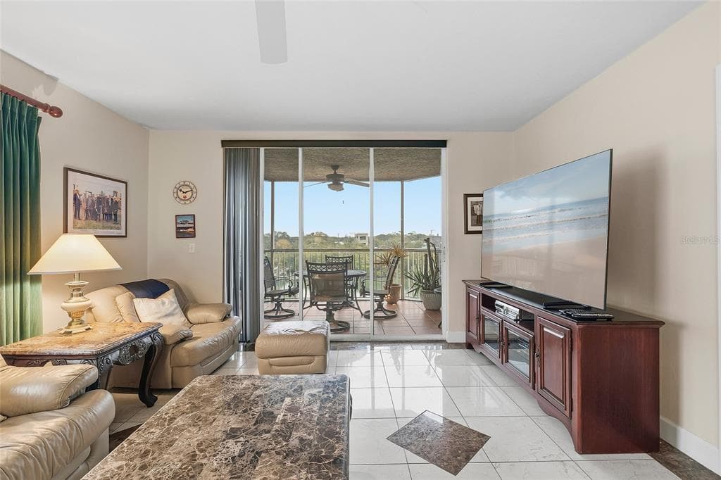 426 BOUCHELLE DRIVE 301 photo 10