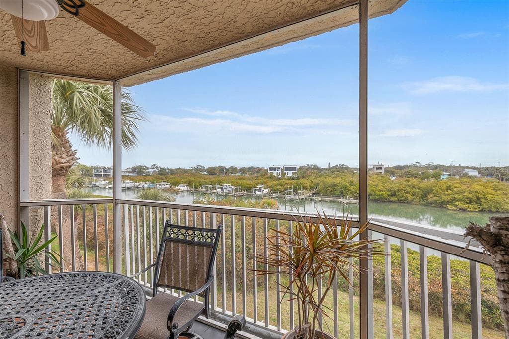 426 BOUCHELLE DRIVE 301 photo 18
