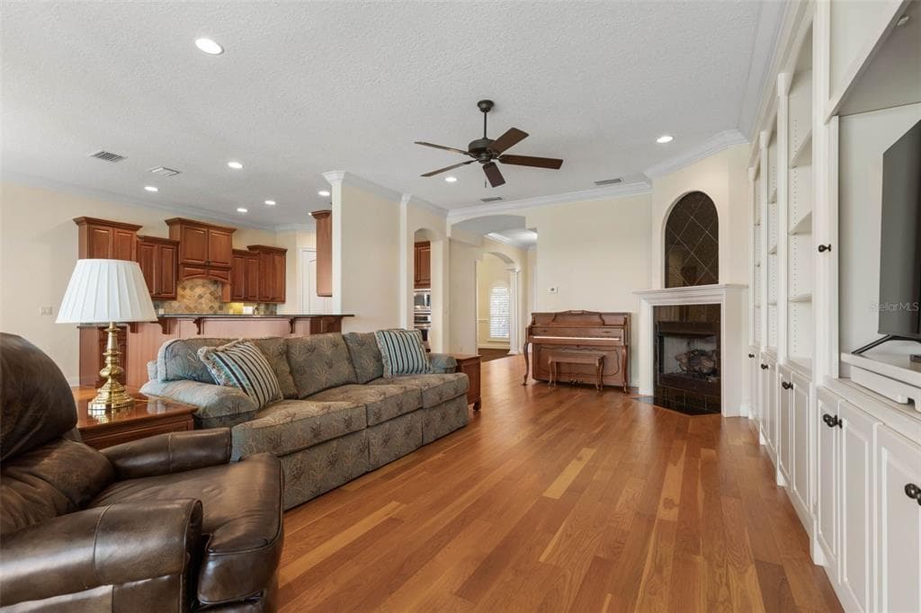 11 S RIVERWALK DRIVE photo 6