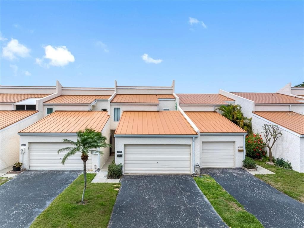 4306 SUNRAY COURT photo 1