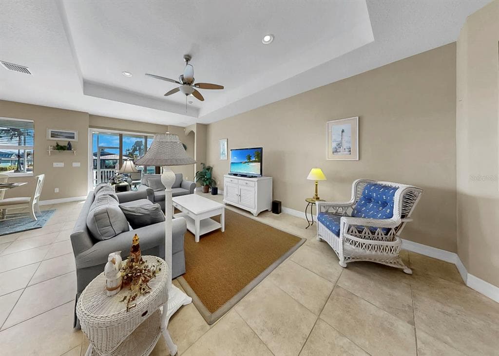916 SPINDLE PALM WAY photo 7