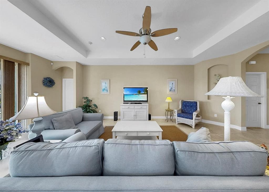 916 SPINDLE PALM WAY photo 9