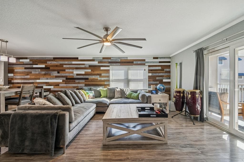 1117 PINELLAS BAYWAY S 301 photo 3