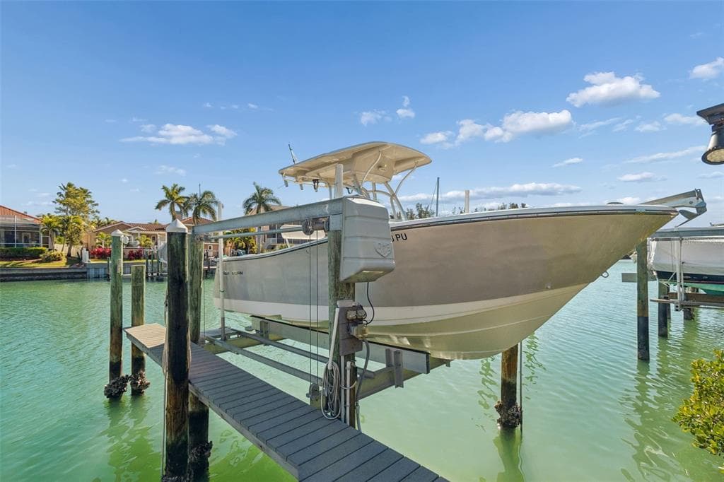1117 PINELLAS BAYWAY S 301 photo 1