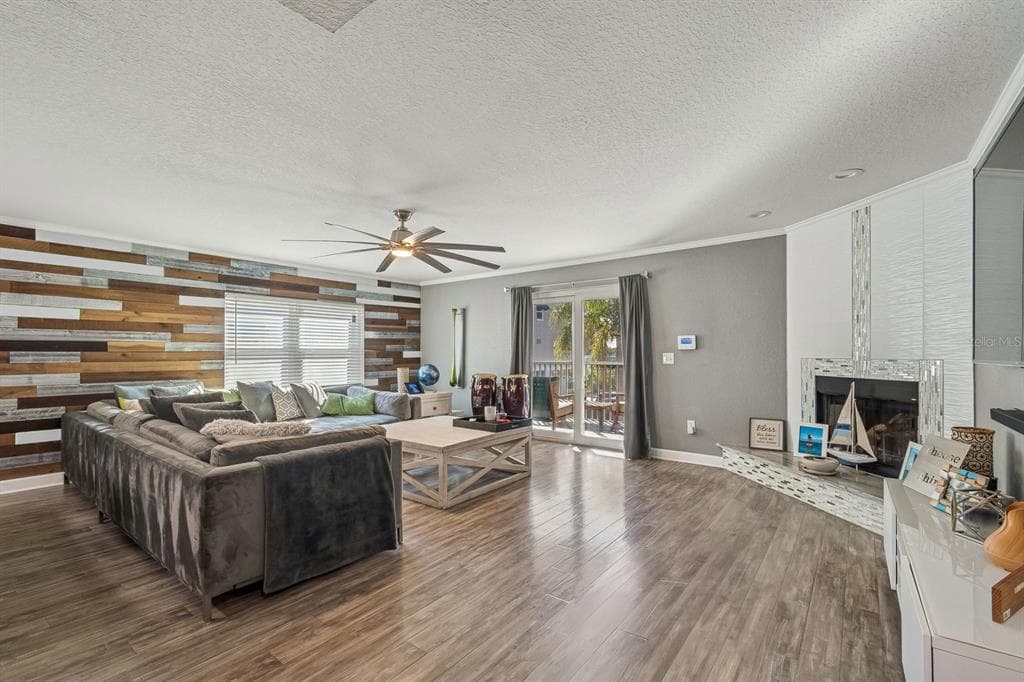 1117 PINELLAS BAYWAY S 301 photo 9