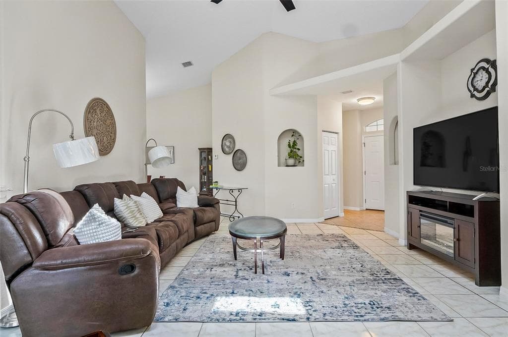 19 RAINTREE CIRCLE photo 10