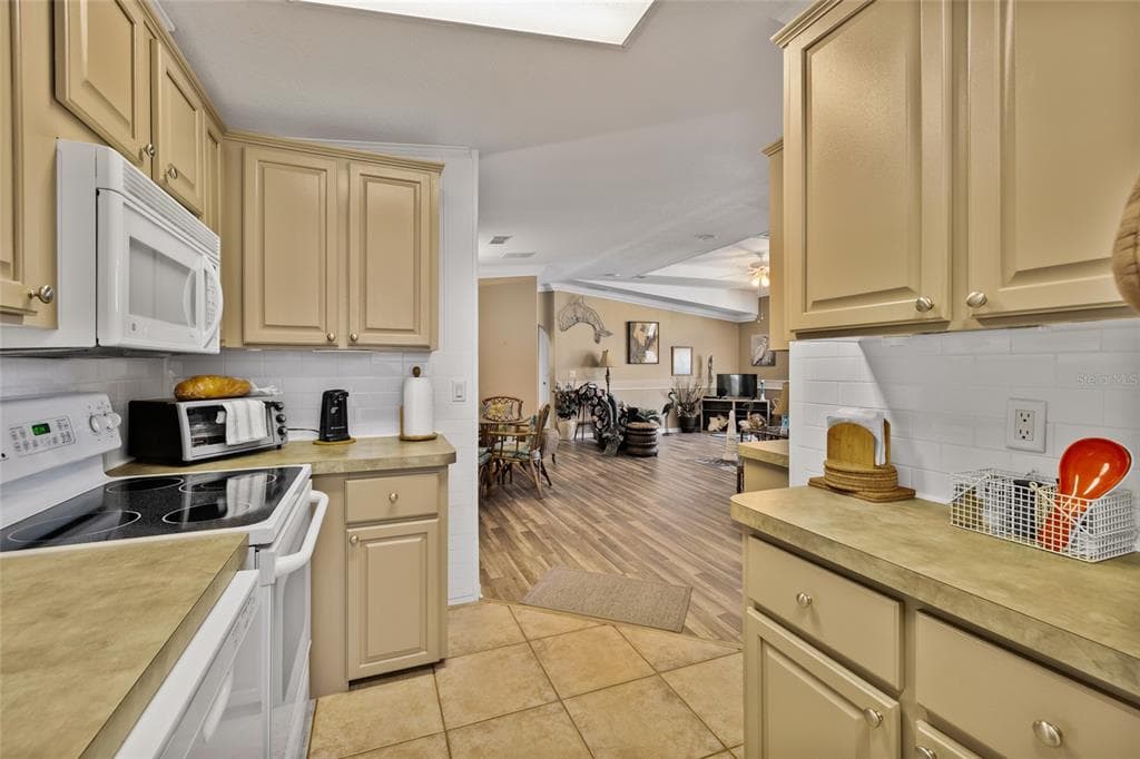 134 AMERICANA COURT NE 216 photo 9