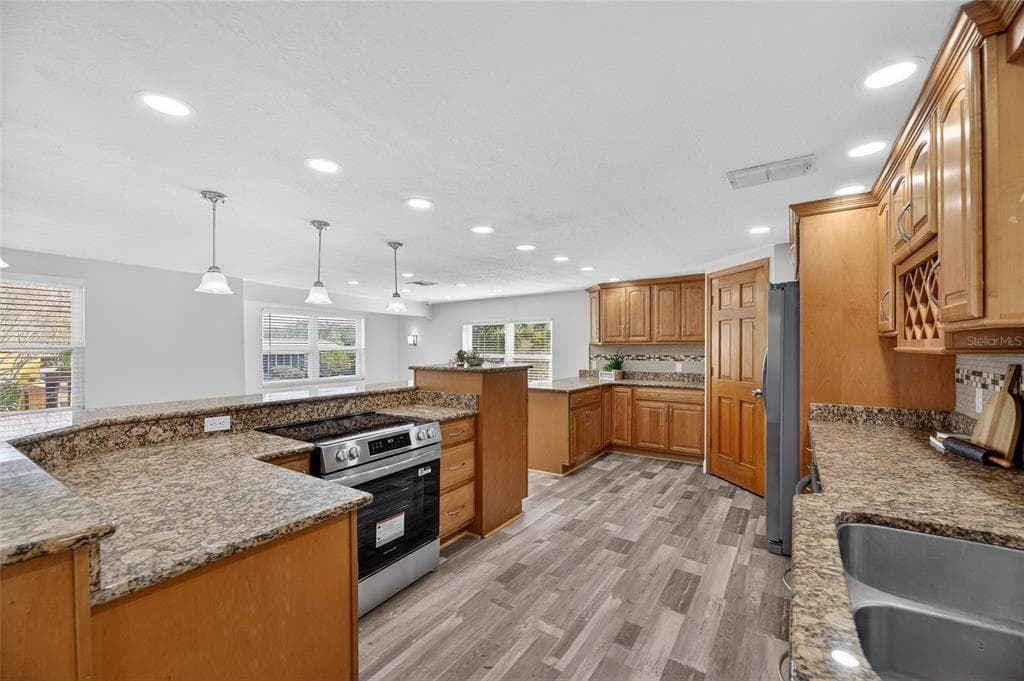 827 SEABREEZE DRIVE photo 22