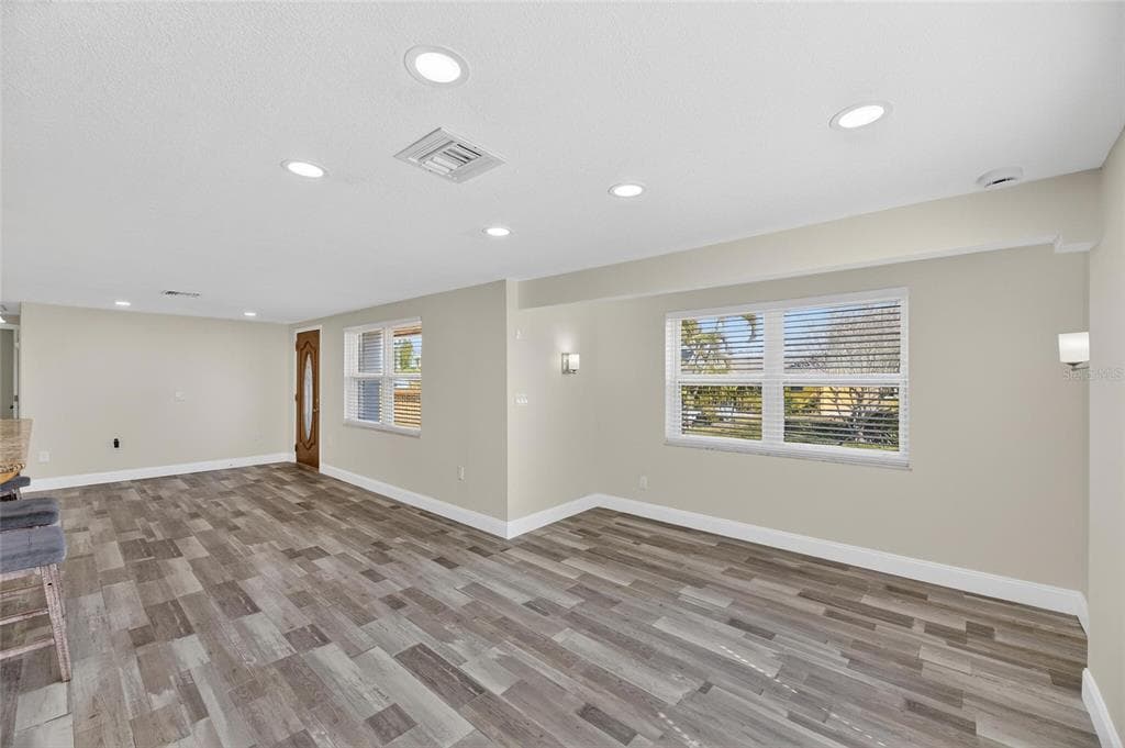 827 SEABREEZE DRIVE photo 11