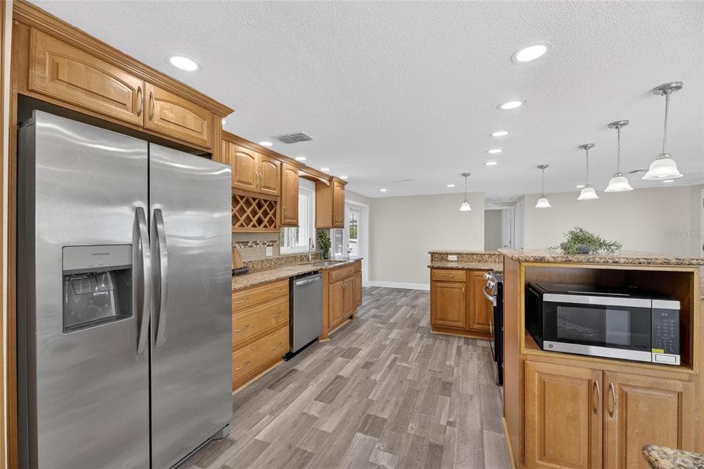 827 SEABREEZE DRIVE photo 25