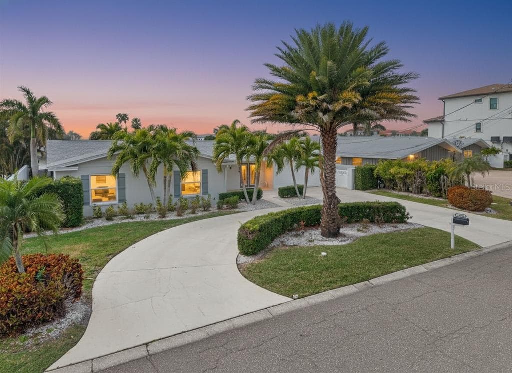 136 WINDWARD ISLAND photo 2