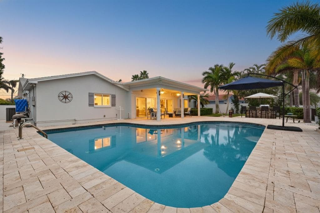136 WINDWARD ISLAND photo 3