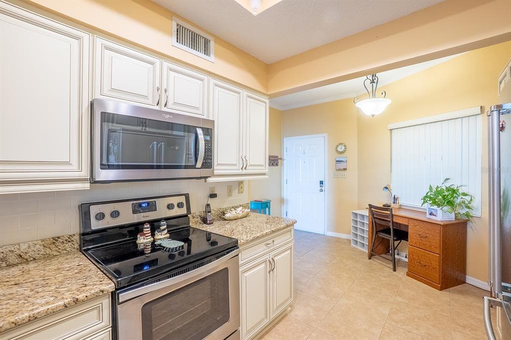 104 SURFVIEW DRIVE 2204 photo 8