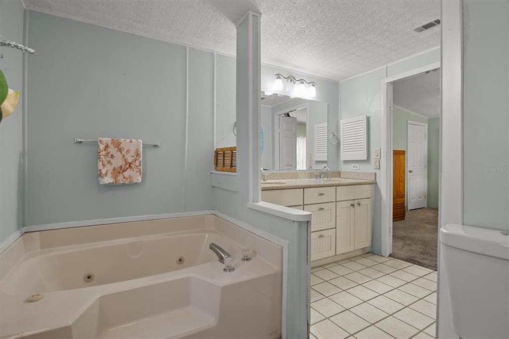 6825 S LAKE HENRY DRIVE NE photo 23