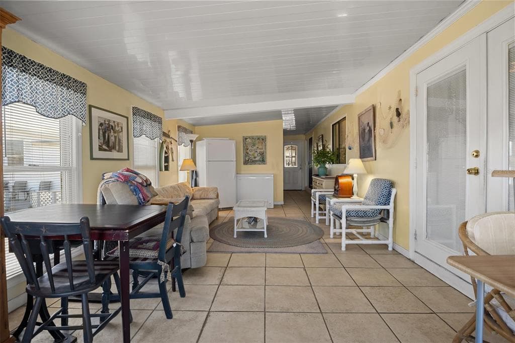 6825 S LAKE HENRY DRIVE NE photo 10