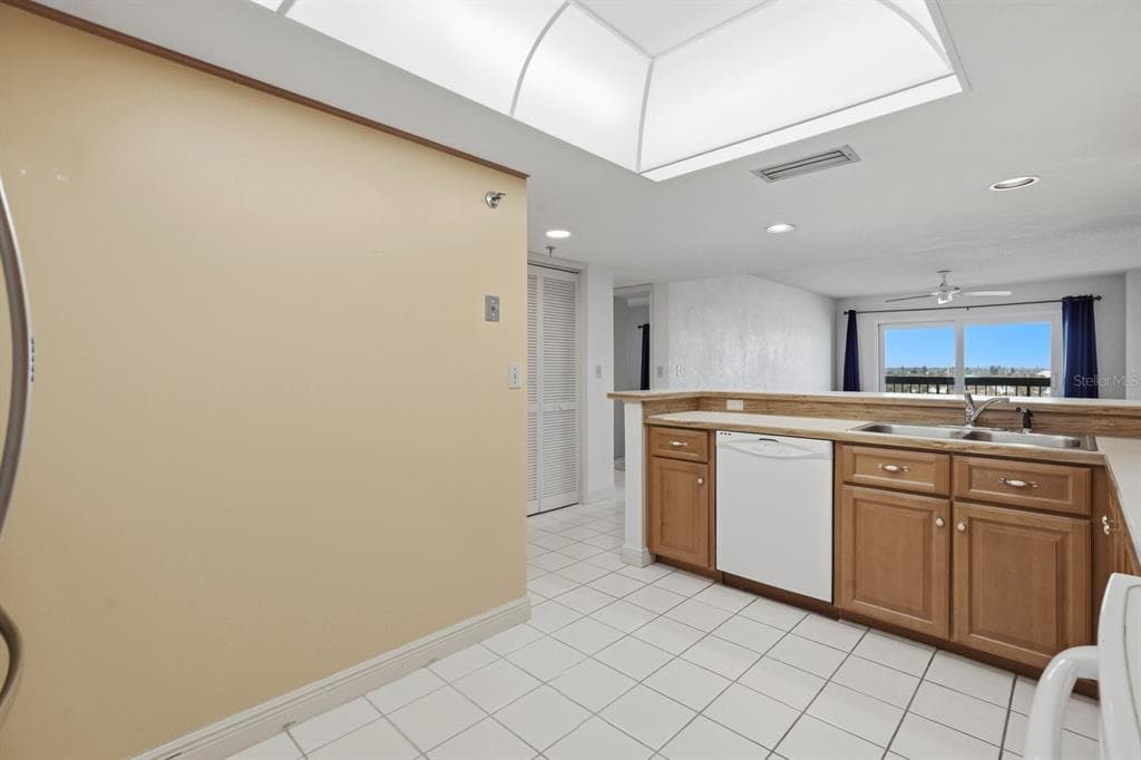 1513 OCEAN SHORE BOULEVARD 4E photo 20