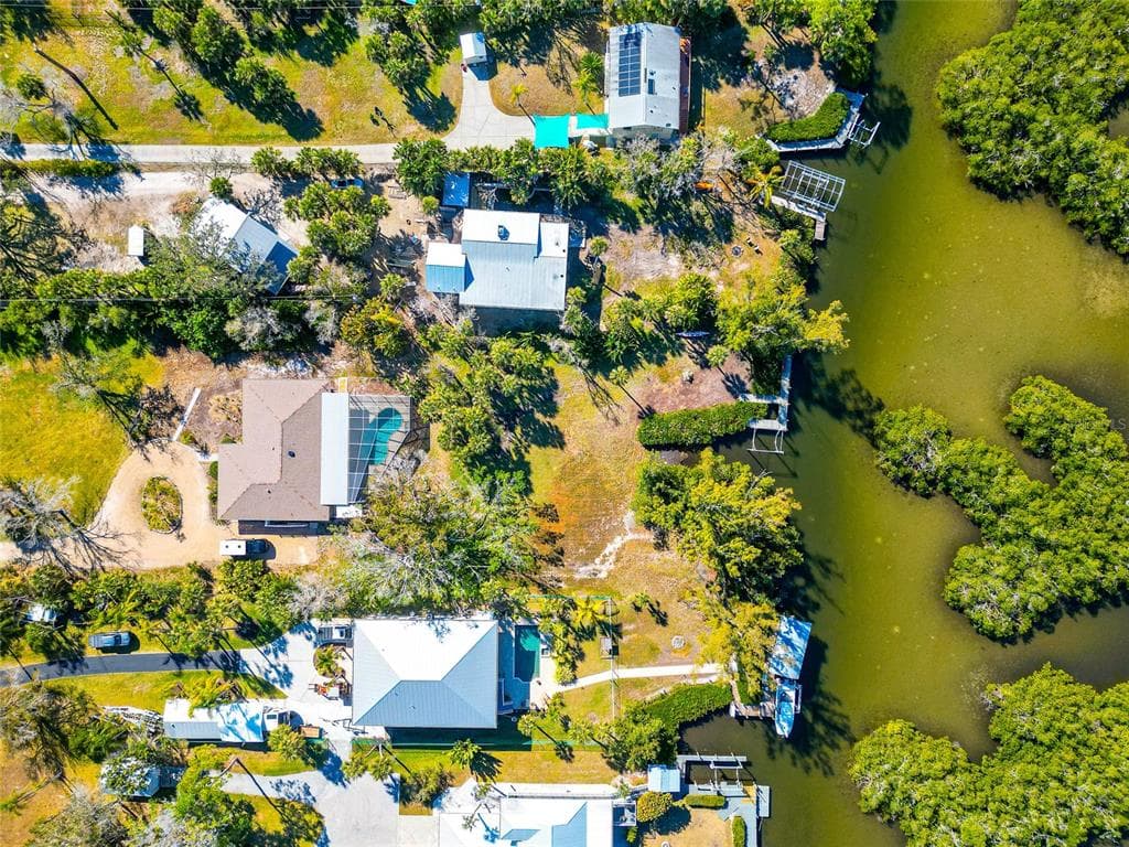950 OXFORD DRIVE 2