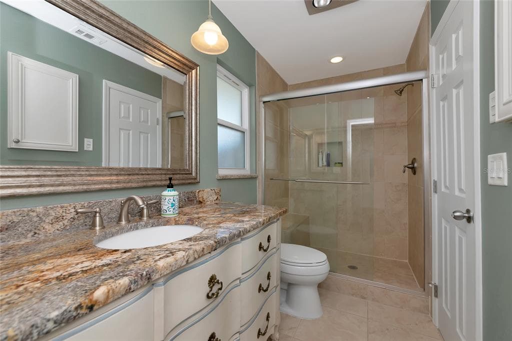 950 OXFORD DRIVE photo 24