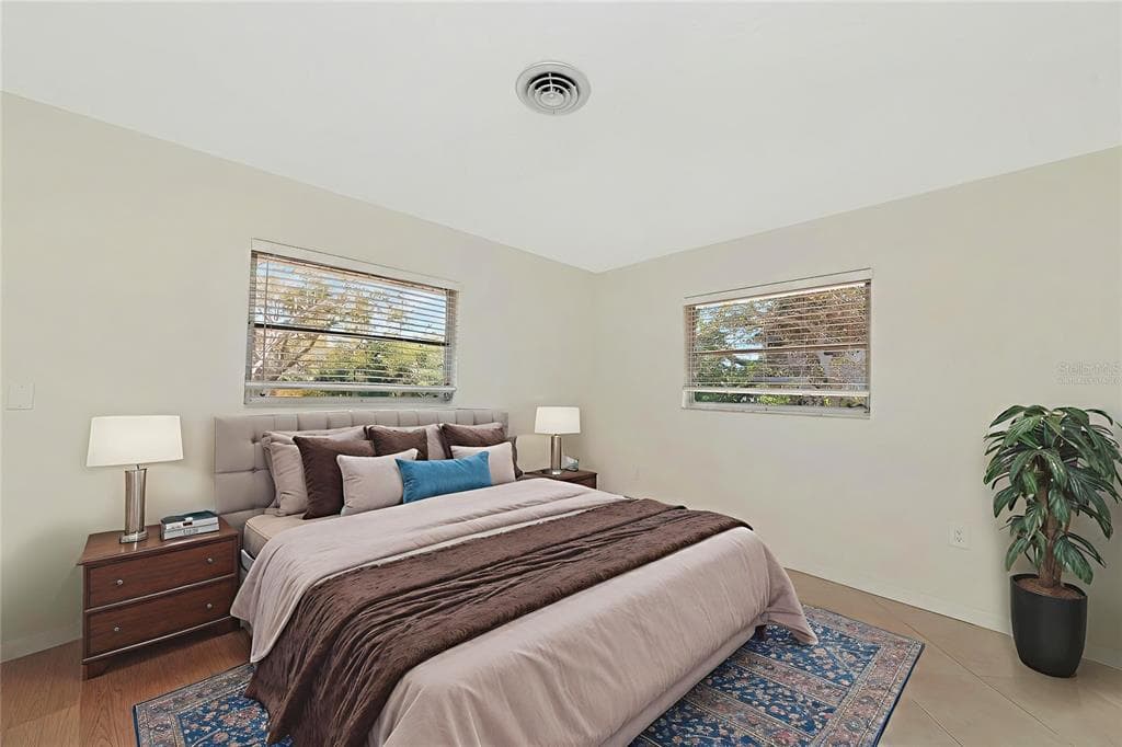 950 OXFORD DRIVE photo 19