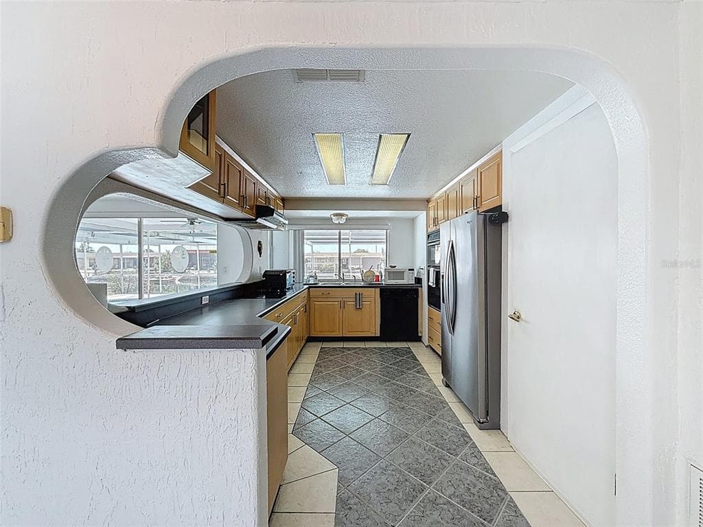 13701 VERONICA DRIVE photo 22
