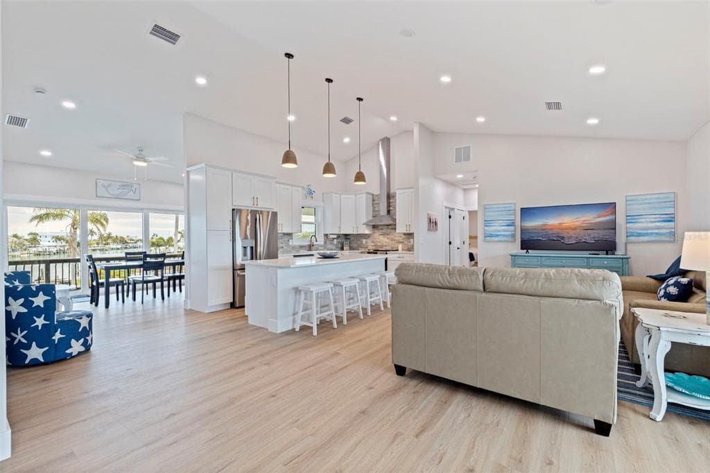 605 115TH AVENUE photo 4