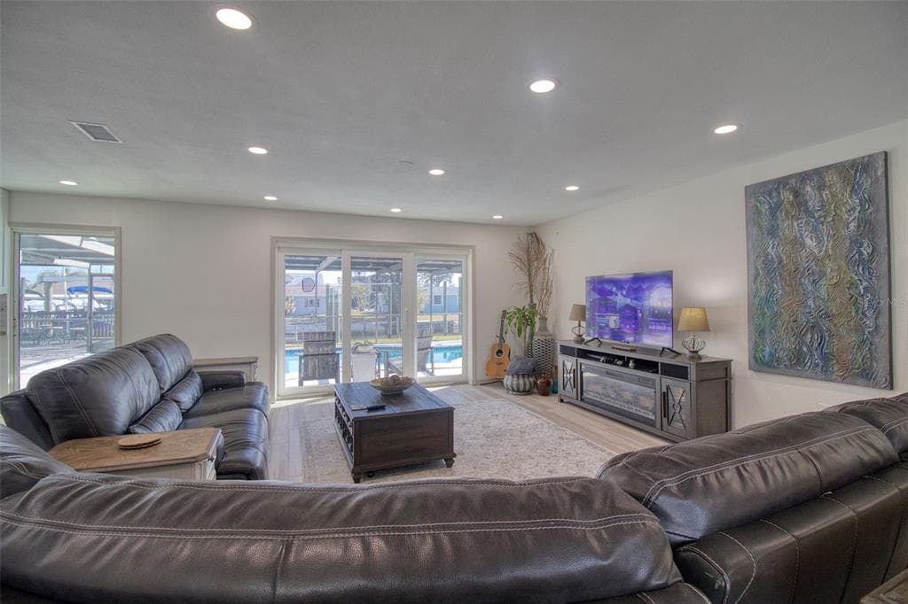 13804 PLUMOSA AVENUE photo 12