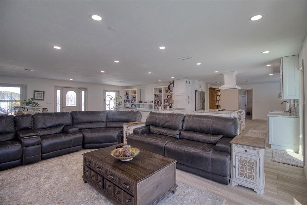 13804 PLUMOSA AVENUE photo 14