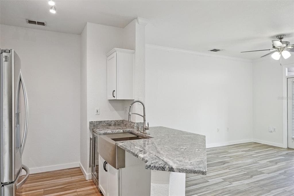 5000 CULBREATH KEY WAY 8-212 photo 13
