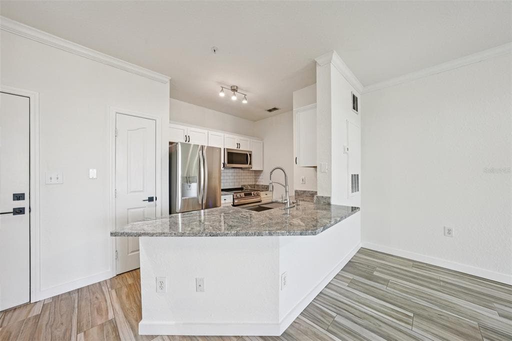5000 CULBREATH KEY WAY 8-212 photo 17