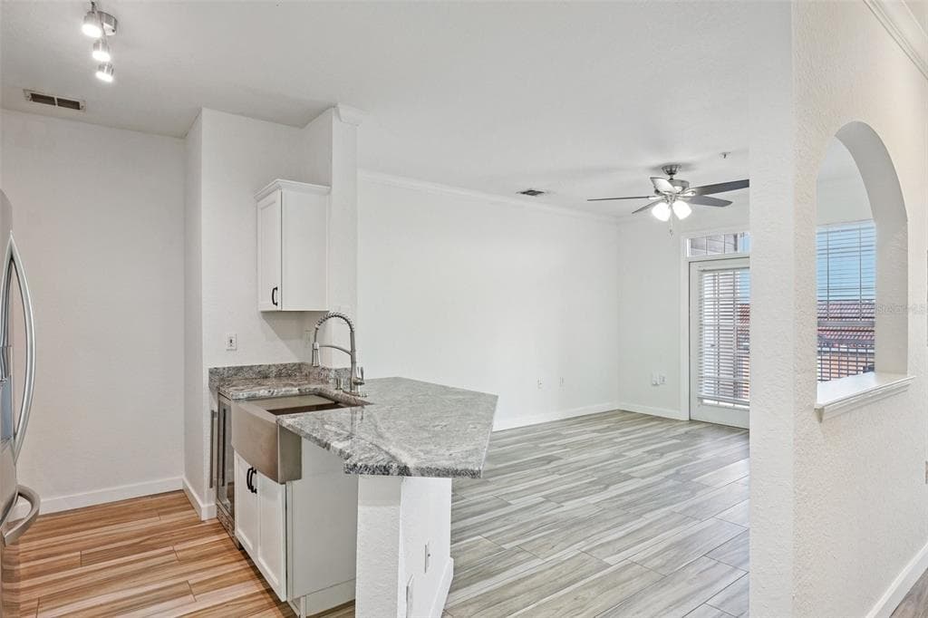 5000 CULBREATH KEY WAY 8-212 photo 15