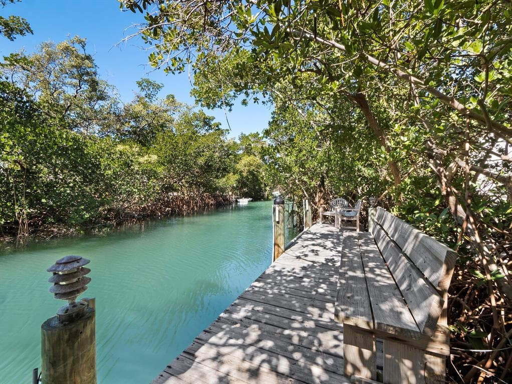 677 LANDS END DRIVE photo 5